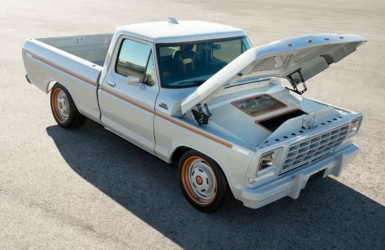 2022-Ford-F-100-Eluminator-electric-truck