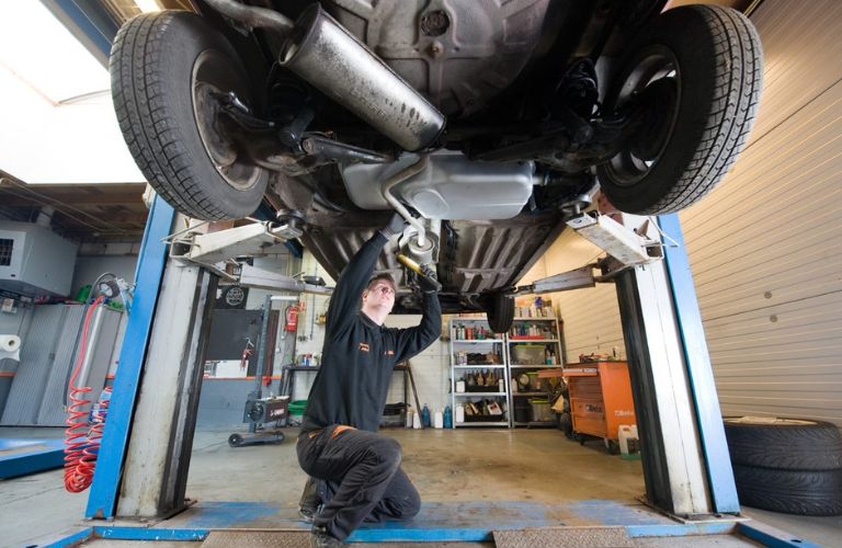 Car_Mechanic working